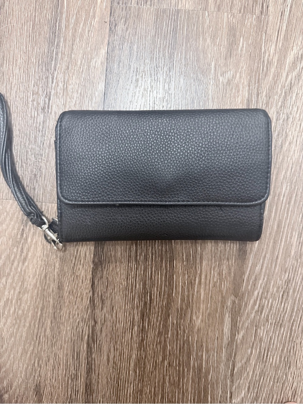🌸 Black Pebbled Leather Wristlet Wallet